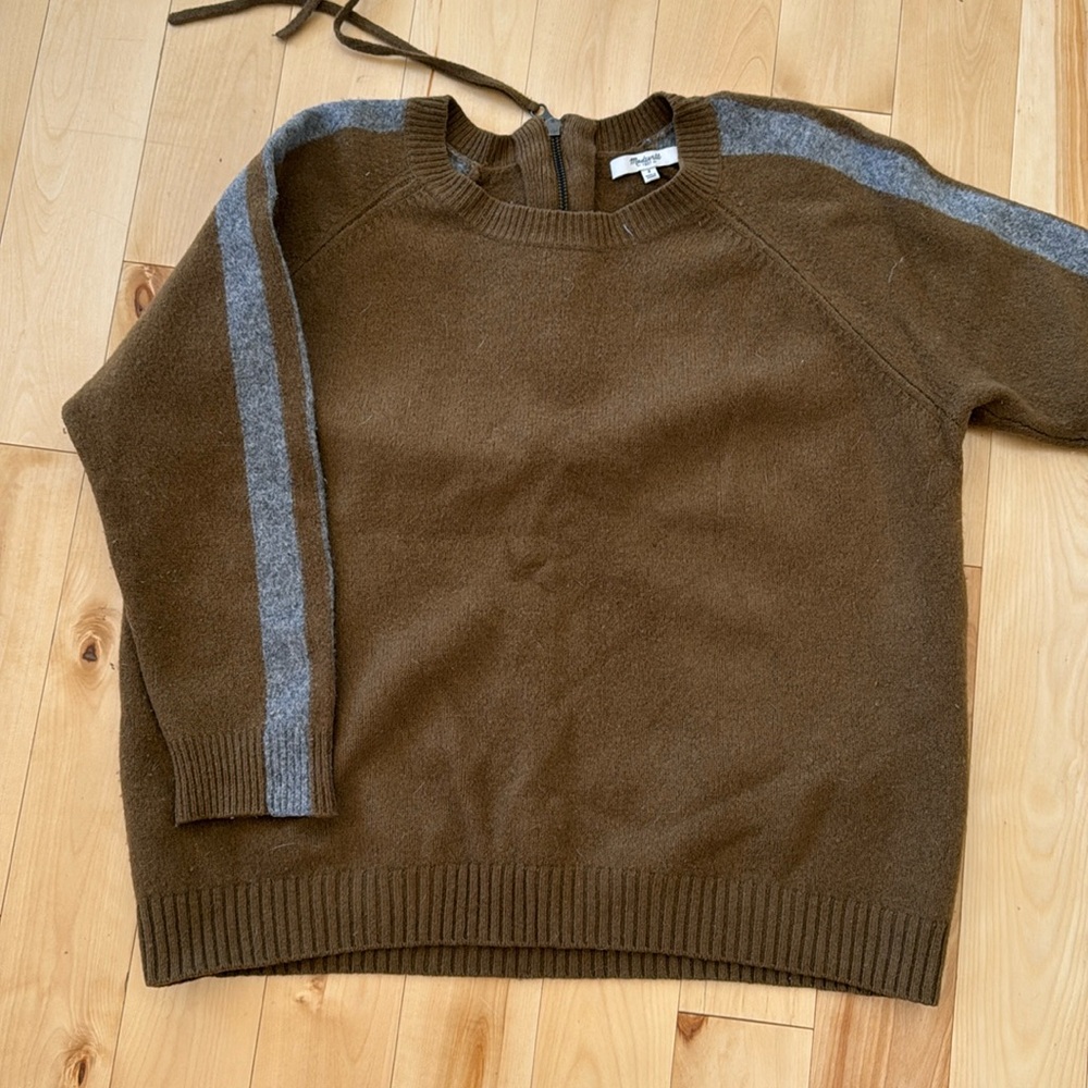 Dark green with grey stripes